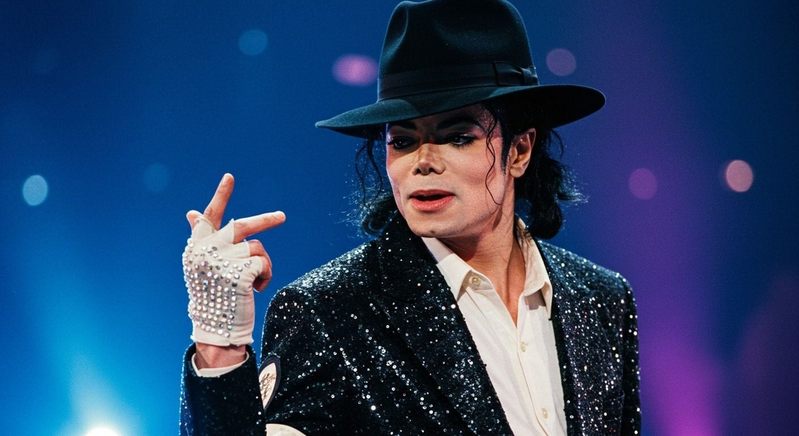 Estudo de imagem com IA: retrato de ícone do pop em show recriado com fotorrealismo